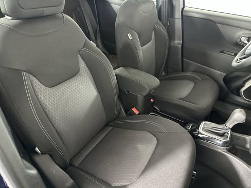 Used 2021 Jeep Renegade Latitude w/ Sun & Sound Group AWD/4WD image 31