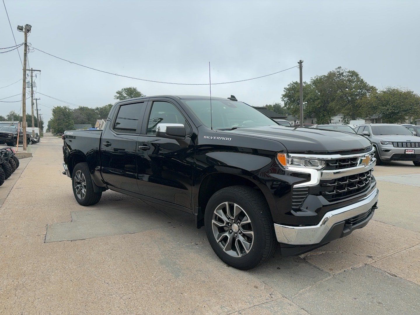 Used 2023 Chevrolet Silverado 1500 LT AWD/4WD image 4