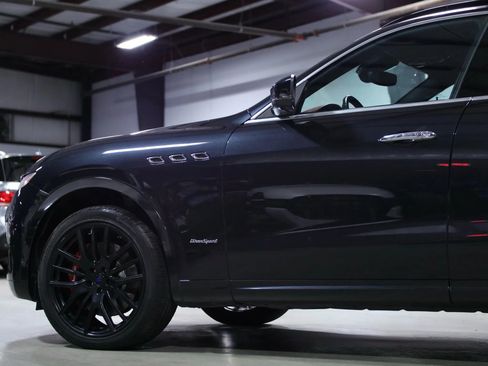 Used 2018 Maserati Levante S GranSport image 21