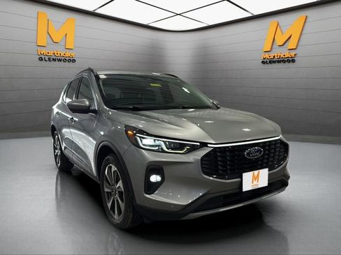 Used 2024 Ford Escape Platinum image 2