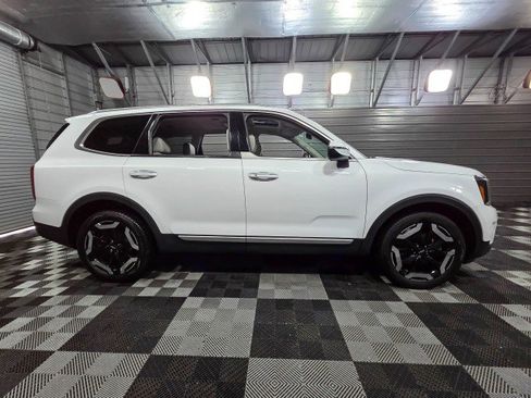 Used 2023 Kia Telluride S w/ S Sunroof Package image 9