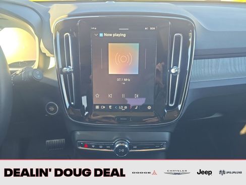 Used 2025 Volvo XC40 B5 Core image 19