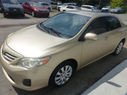Used 2013 Toyota Corolla LE FWD image 2