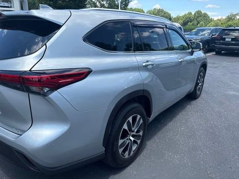 Used 2021 Toyota Highlander XLE FWD image 8