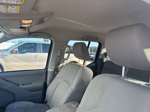 Used 2016 Nissan Frontier SV RWD image 10