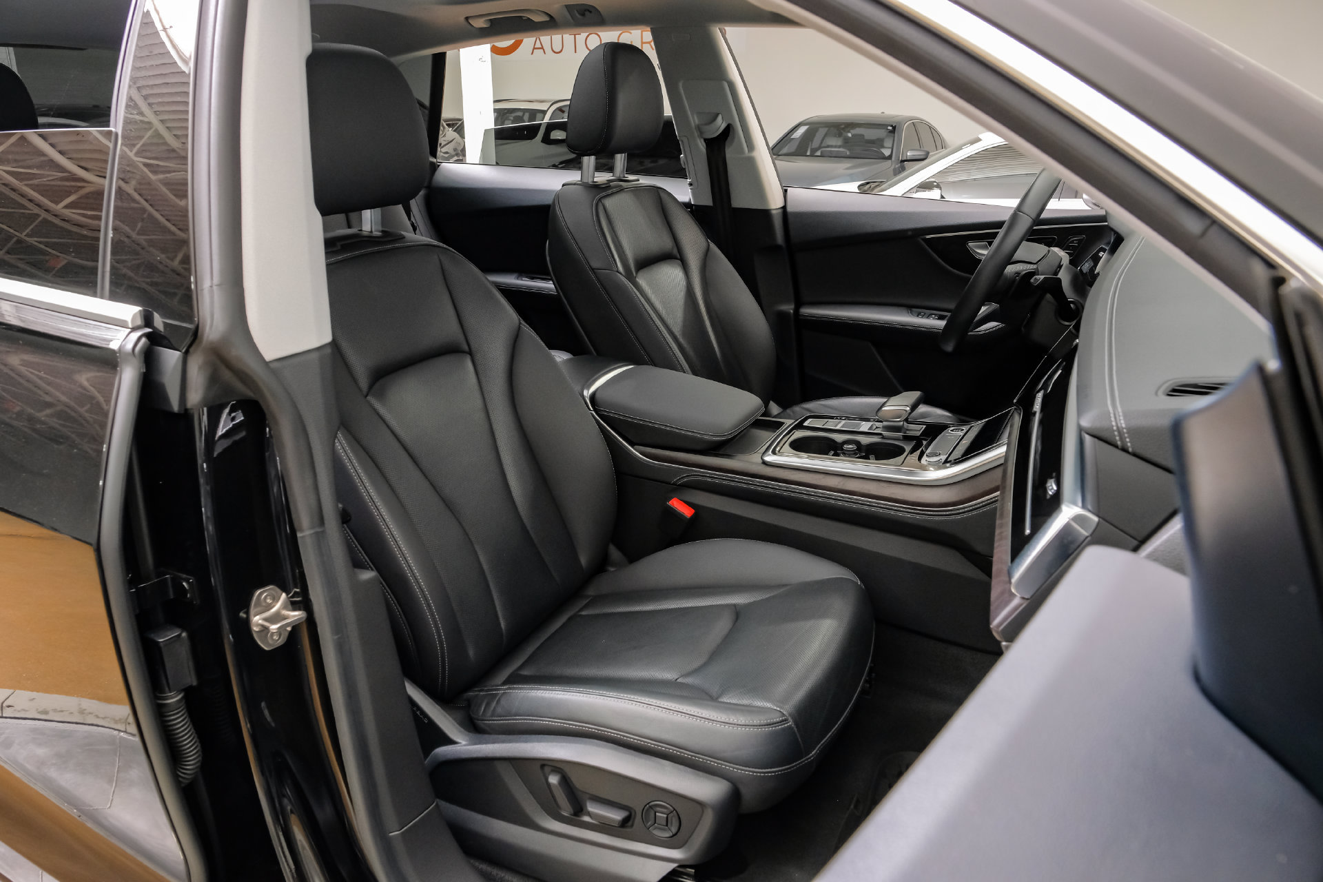 Used 2023 Audi Q8 Premium Plus w/ Premium Plus Package AWD/4WD image 37