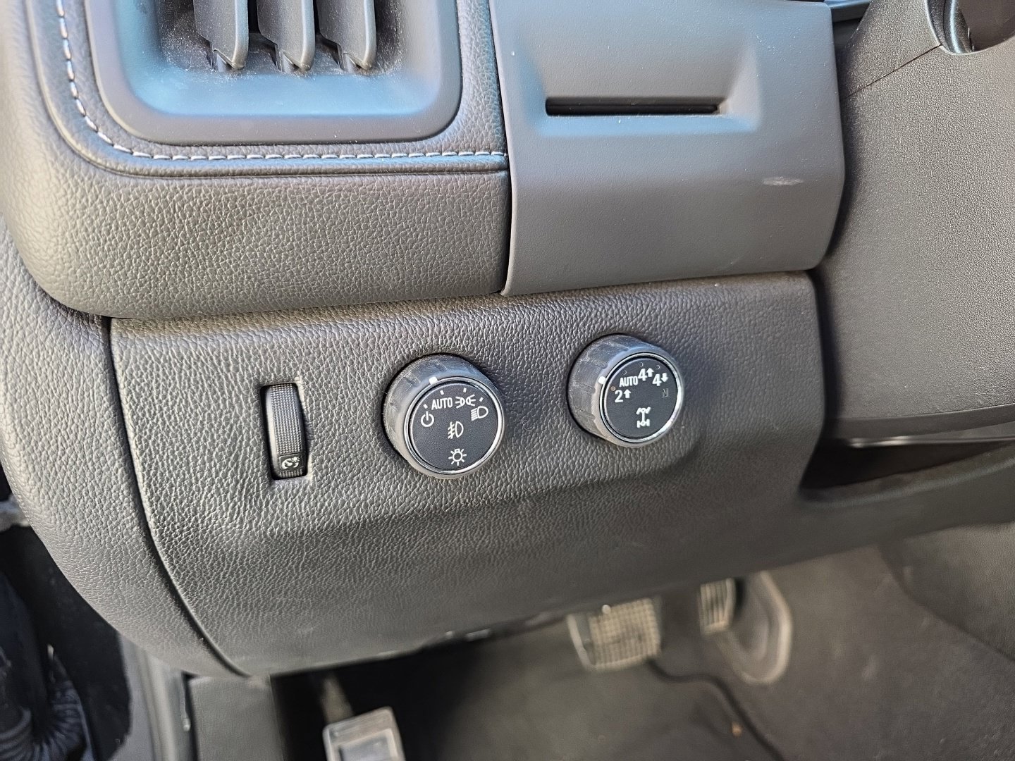 Used 2020 GMC Canyon SLE w/ Elevation Edition AWD/4WD image 9