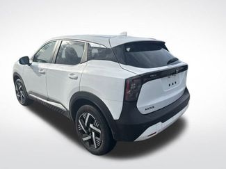 Used 2025 Nissan Kicks SV video 3