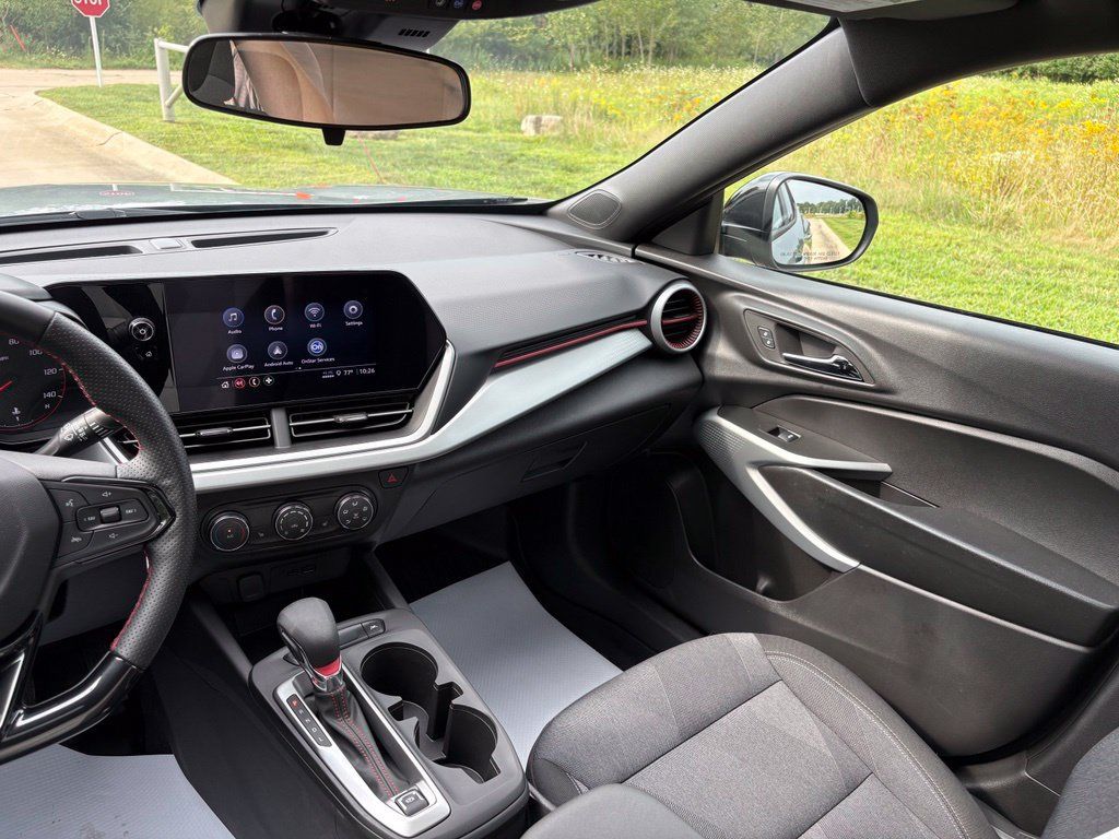 Used 2025 Chevrolet Trax RS w/ Sunroof Package FWD image 42
