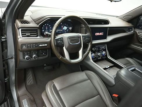 Used 2022 GMC Yukon XL Denali w/ Denali Premium Package image 9