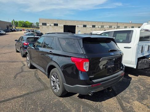 Used 2022 Ford Explorer XLT w/ Equipment Group 202A AWD/4WD image 3