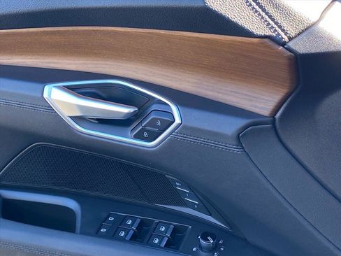 Used 2022 Audi e-tron GT Premium Plus image 16