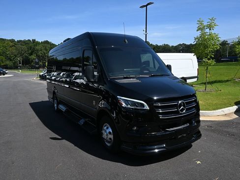 Used 2025 Mercedes-Benz Sprinter 3500 image 24