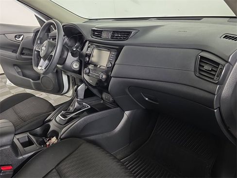 Used 2018 Nissan Rogue S image 16