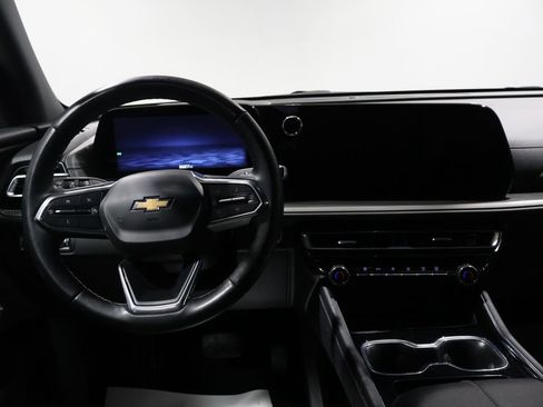 Used 2024 Chevrolet Traverse LT image 17