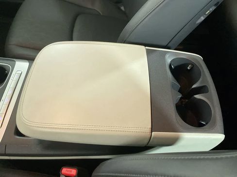 Used 2024 Kia Carnival LX image 28