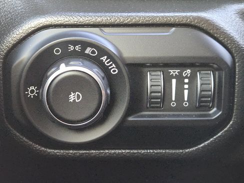 Used 2021 Jeep Wrangler Unlimited Sahara image 24