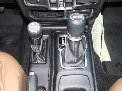 Used 2021 Jeep Wrangler Unlimited Sahara w/ Cold Weather Group AWD/4WD image 23