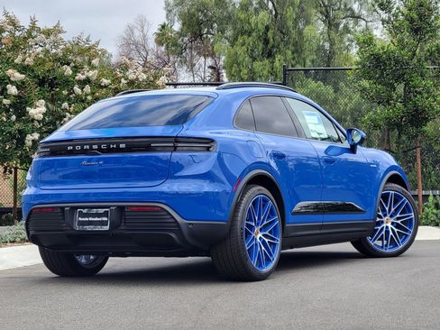 New 2026 Porsche Macan 4 Electric AWD/4WD image 7