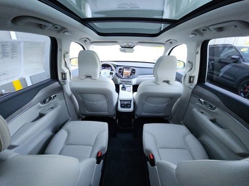 Used 2024 Volvo XC90 B6 Plus image 35