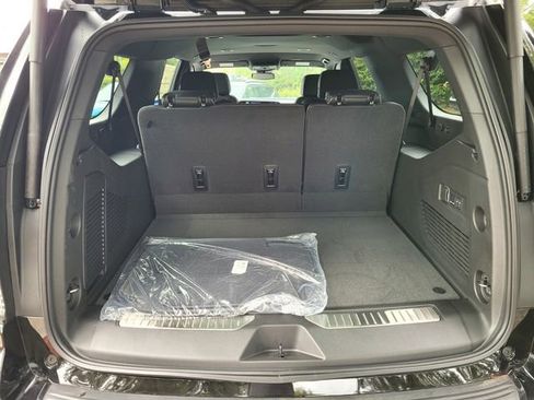 New 2025 Chevrolet Suburban Premier image 21