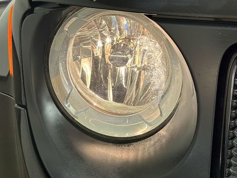 Used 2018 Jeep Renegade Sport w/ Power & Air Group image 29