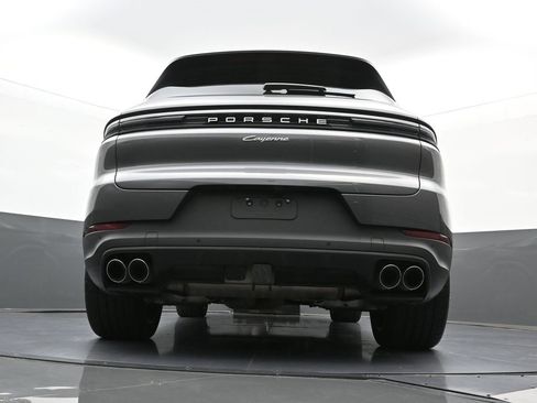 Used 2025 Porsche Cayenne image 26