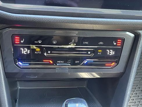 Used 2023 Volkswagen Tiguan SE w/ Panoramic Sunroof Package FWD image 12