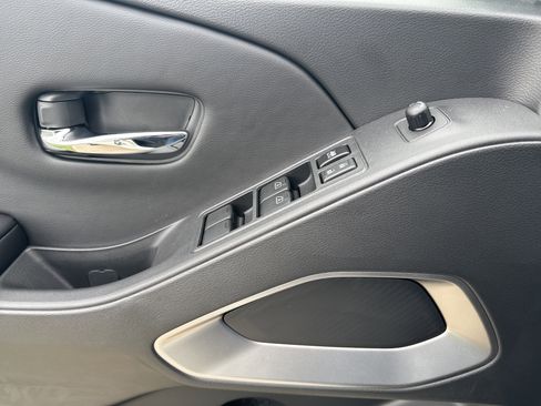 New 2026 Nissan Frontier SV image 9