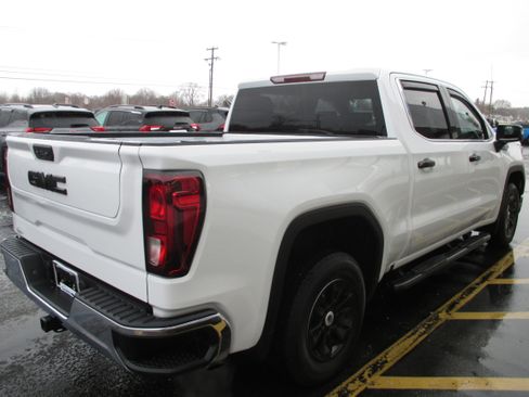 Used 2022 GMC Sierra 1500 SLE image 5