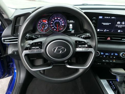 Certified 2023 Hyundai Elantra SEL w/ Preferred Accessory Package image 17