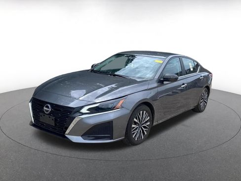 Used 2025 Nissan Altima 2.5 SV FWD image 7