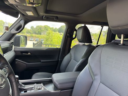 Used 2024 Lexus GX 550 AWD/4WD image 7