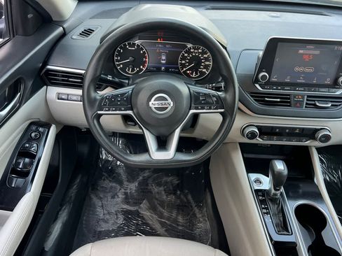 Used 2021 Nissan Altima 2.5 SV FWD image 15