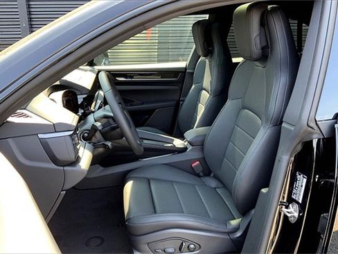 Used 2025 Porsche Macan Electric image 5