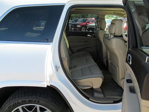 Used 2020 Jeep Grand Cherokee Overland w/ Interior Metal Package AWD/4WD image 17