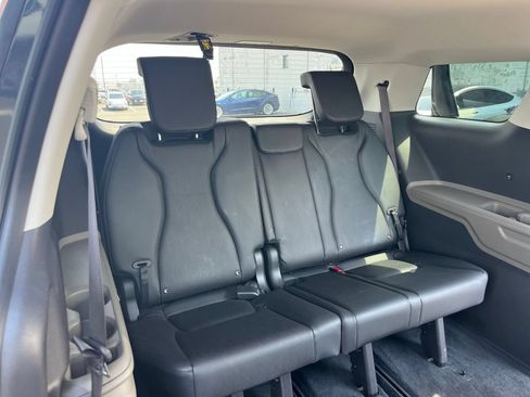 Used 2026 Kia Carnival FWD image 30