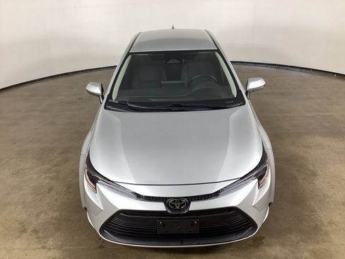 Used 2023 Toyota Corolla LE FWD image 4