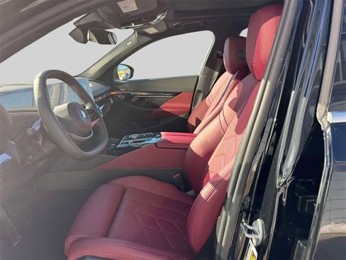 Certified 2025 BMW i5 xDrive40 w/ Premium Package image 10