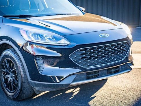 Used 2021 Ford Escape SE image 4