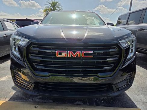 Used 2024 GMC Terrain SLE w/ Driver Convenience Package FWD image 2