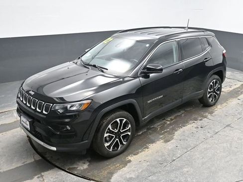 Used 2022 Jeep Compass Limited image 23