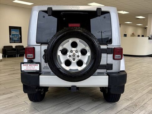 Used 2014 Jeep Wrangler Unlimited Sahara w/ Dual Top Group AWD/4WD image 8