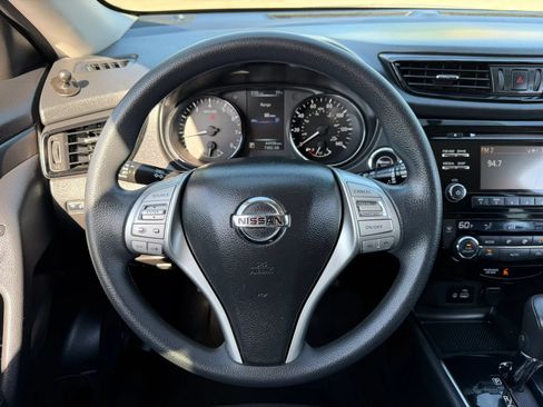Used 2014 Nissan Rogue SV FWD image 11