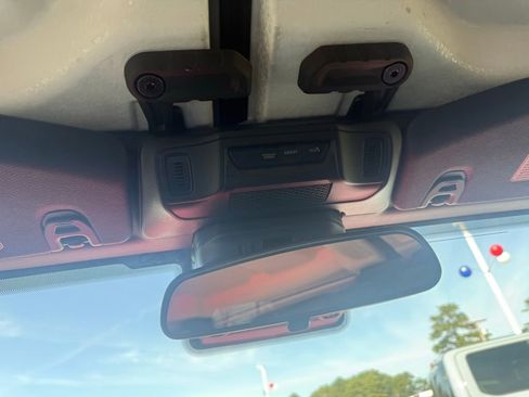 Used 2025 Jeep Wrangler Sahara image 32