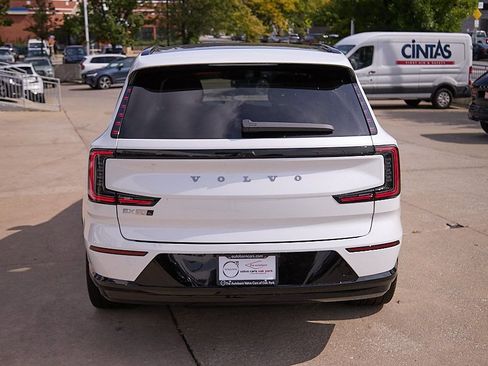New 2025 Volvo EX90 Ultra image 8
