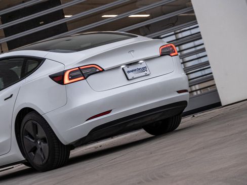 Used 2023 Tesla Model 3 Standard Range image 32