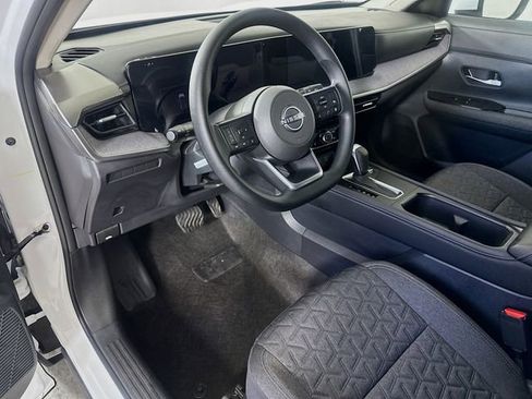 Used 2025 Nissan Kicks SV AWD/4WD image 18