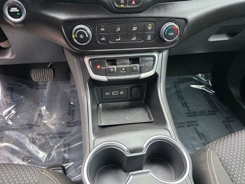 Used 2024 GMC Terrain SLE w/ LPO, Floor Liner Package AWD/4WD image 21