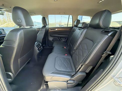 Used 2024 Volkswagen Atlas SE AWD/4WD image 20